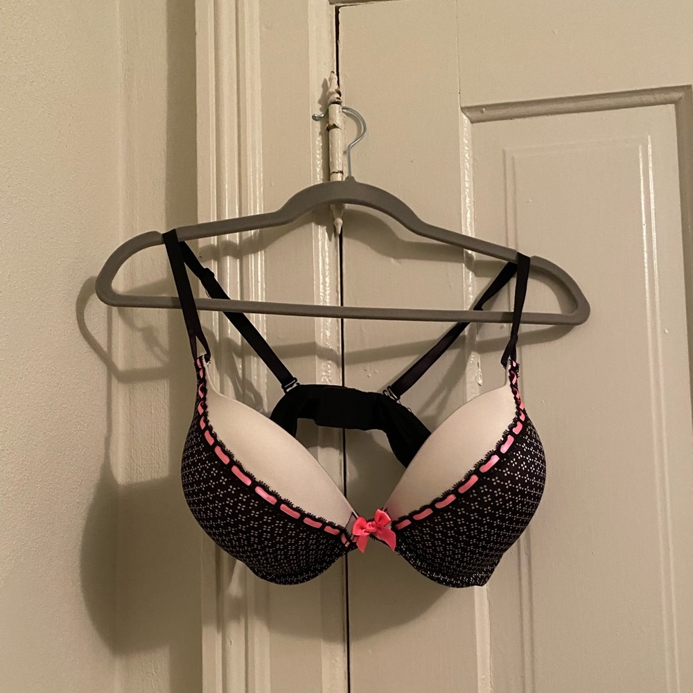Victoria’s Secret Bombshell Plunge